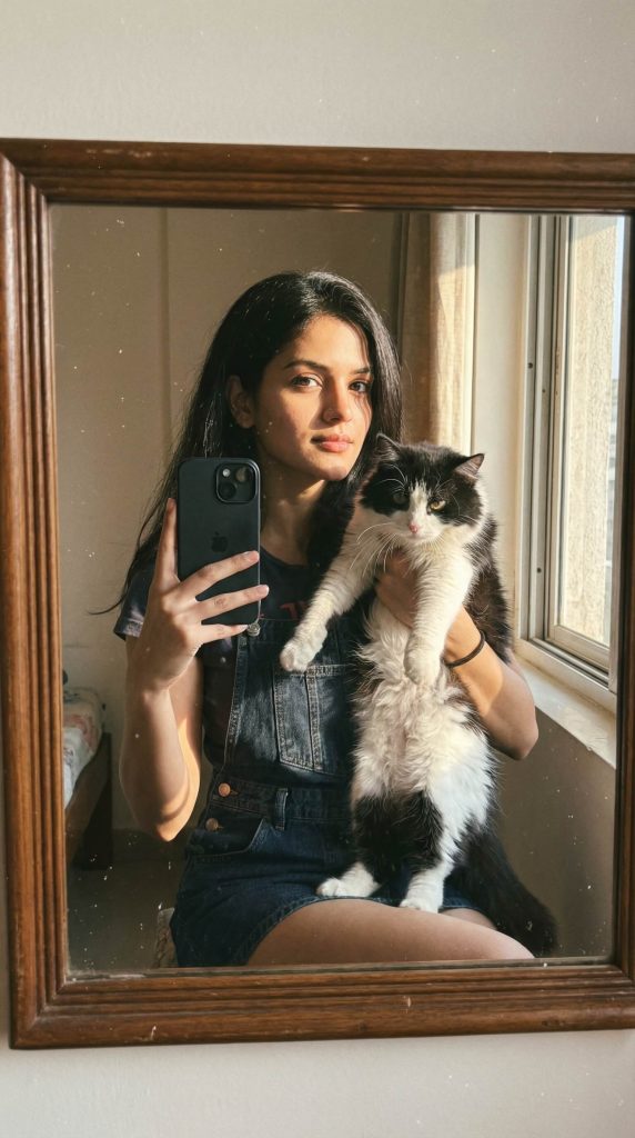 Aesthetic Mirror Selfie for Girls